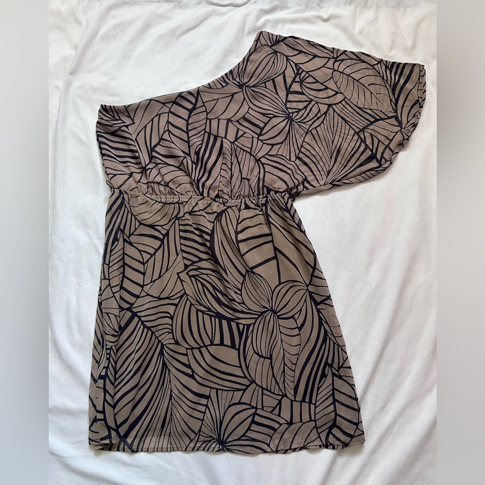 Love Notes One Shoulder Dress - Black and Tan Leaf Print